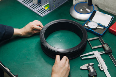 أسود EPDM صمام مقعد نطاق المزاج واسعة PN16 / PN25 / ANSI الضغط